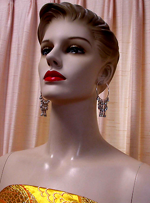 a beautiful VINTAGE COSTUME ESTATE ANTIQUE JEWELRY EARRINGS unsigned