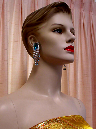 a beautiful VINTAGE COSTUME ESTATE ANTIQUE JEWELRY EARRINGS unsigned
