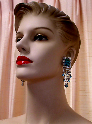 a beautiful VINTAGE COSTUME ESTATE ANTIQUE JEWELRY EARRINGS unsigned