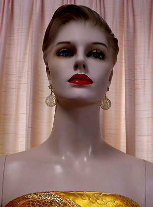 a beautiful VINTAGE COSTUME ESTATE ANTIQUE JEWELRY EARRINGS unsigned