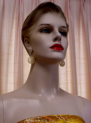 a beautiful VINTAGE COSTUME ESTATE ANTIQUE JEWELRY EARRINGS unsigned