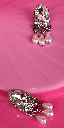 a beautiful VINTAGE COSTUME ESTATE ANTIQUE JEWELRY EARRINGS unsigned