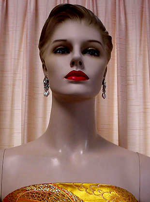 a beautiful VINTAGE COSTUME ESTATE ANTIQUE JEWELRY EARRINGS unsigned