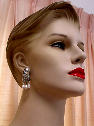 a beautiful VINTAGE COSTUME ESTATE ANTIQUE JEWELRY EARRINGS unsigned