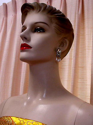 a beautiful VINTAGE COSTUME ESTATE ANTIQUE JEWELRY EARRINGS unsigned