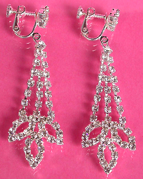 a beautiful VINTAGE COSTUME ESTATE ANTIQUE JEWELRY EARRINGS unsigned
