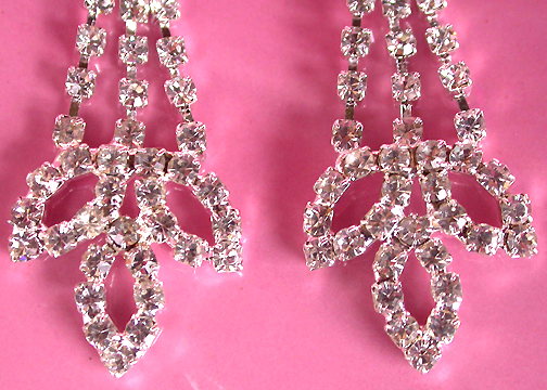 a beautiful VINTAGE COSTUME ESTATE ANTIQUE JEWELRY EARRINGS unsigned