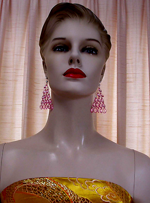 a beautiful VINTAGE COSTUME ESTATE ANTIQUE JEWELRY EARRINGS unsigned
