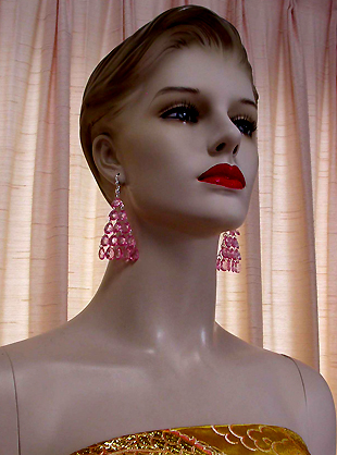 a beautiful VINTAGE COSTUME ESTATE ANTIQUE JEWELRY EARRINGS unsigned