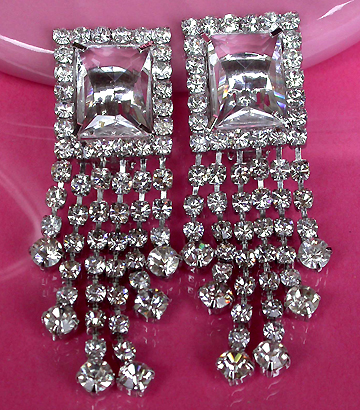a beautiful VINTAGE COSTUME ESTATE ANTIQUE JEWELRY EARRINGS unsigned
