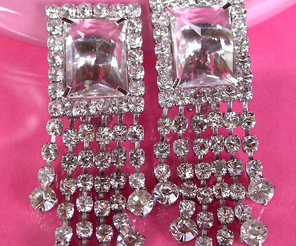 a beautiful VINTAGE COSTUME ESTATE ANTIQUE JEWELRY EARRINGS unsigned