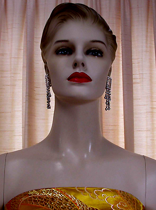 a beautiful VINTAGE COSTUME ESTATE ANTIQUE JEWELRY EARRINGS unsigned