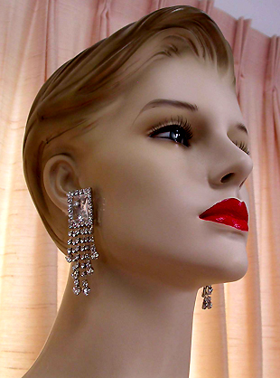 a beautiful VINTAGE COSTUME ESTATE ANTIQUE JEWELRY EARRINGS unsigned
