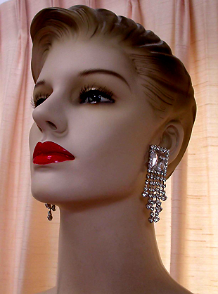 a beautiful VINTAGE COSTUME ESTATE ANTIQUE JEWELRY EARRINGS unsigned