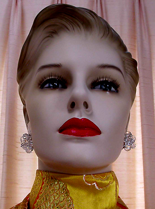 a beautiful VINTAGE COSTUME ESTATE ANTIQUE JEWELRY EARRINGS unsigned