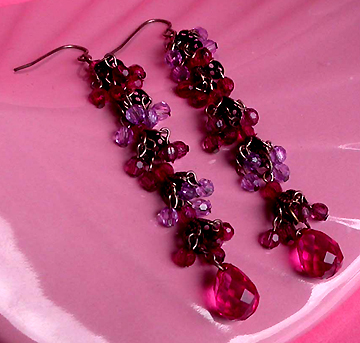 a beautiful VINTAGE COSTUME ESTATE ANTIQUE JEWELRY EARRINGS unsigned