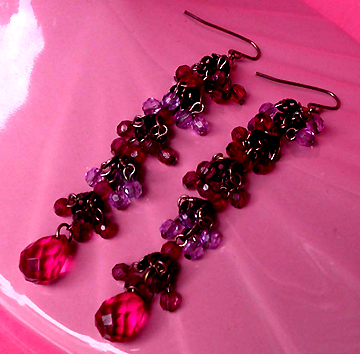a beautiful VINTAGE COSTUME ESTATE ANTIQUE JEWELRY EARRINGS unsigned