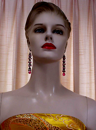 a beautiful VINTAGE COSTUME ESTATE ANTIQUE JEWELRY EARRINGS unsigned