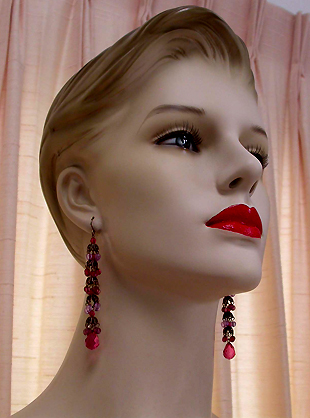 a beautiful VINTAGE COSTUME ESTATE ANTIQUE JEWELRY EARRINGS unsigned