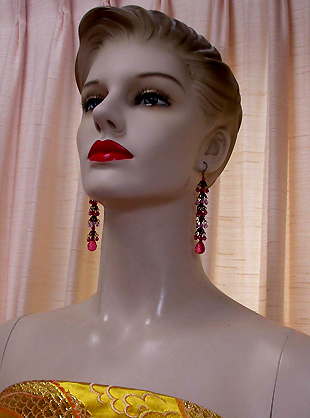 a beautiful VINTAGE COSTUME ESTATE ANTIQUE JEWELRY EARRINGS unsigned
