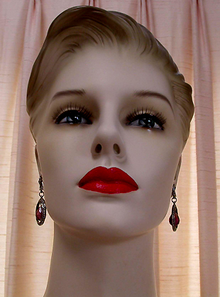 a beautiful VINTAGE COSTUME ESTATE ANTIQUE JEWELRY EARRINGS unsigned
