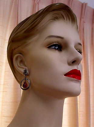 a beautiful VINTAGE COSTUME ESTATE ANTIQUE JEWELRY EARRINGS unsigned