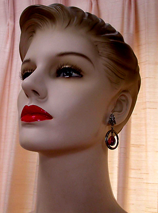 a beautiful VINTAGE COSTUME ESTATE ANTIQUE JEWELRY EARRINGS unsigned
