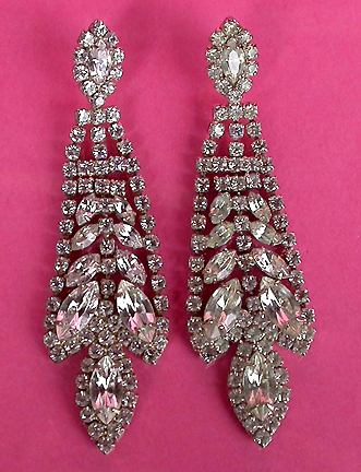 a beautiful VINTAGE COSTUME ESTATE ANTIQUE JEWELRY EARRINGS unsigned