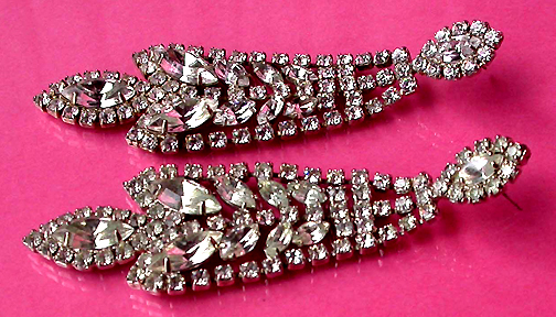 a beautiful VINTAGE COSTUME ESTATE ANTIQUE JEWELRY EARRINGS unsigned