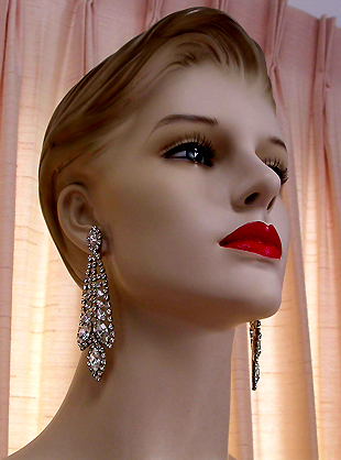 a beautiful VINTAGE COSTUME ESTATE ANTIQUE JEWELRY EARRINGS unsigned