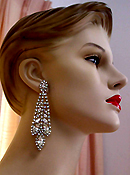 a beautiful vintage costume jewelry Juliana earrings unsigned