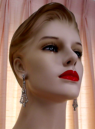 a beautiful VINTAGE COSTUME ESTATE ANTIQUE JEWELRY EARRINGS unsigned