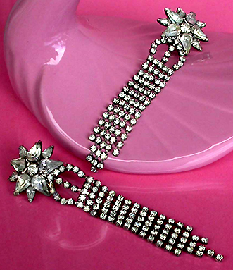 a beautiful VINTAGE COSTUME ESTATE ANTIQUE JEWELRY EARRINGS unsigned