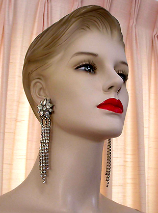 a beautiful VINTAGE COSTUME ESTATE ANTIQUE JEWELRY EARRINGS unsigned