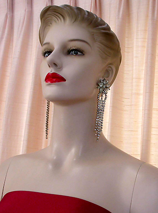 a beautiful VINTAGE COSTUME ESTATE ANTIQUE JEWELRY EARRINGS unsigned