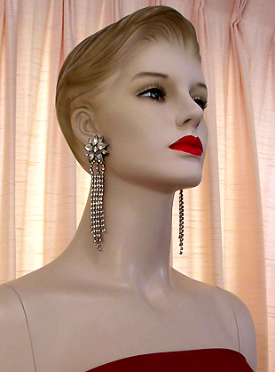 a beautiful VINTAGE COSTUME ESTATE ANTIQUE JEWELRY EARRINGS unsigned