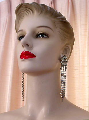 a beautiful VINTAGE COSTUME ESTATE ANTIQUE JEWELRY EARRINGS unsigned