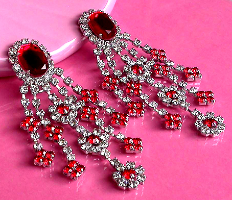 a beautiful VINTAGE COSTUME ESTATE ANTIQUE JEWELRY EARRINGS unsigned