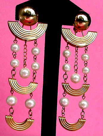 a beautiful VINTAGE COSTUME ESTATE ANTIQUE JEWELRY EARRINGS unsigned