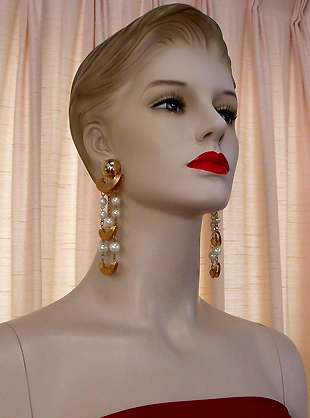 a beautiful VINTAGE COSTUME ESTATE ANTIQUE JEWELRY EARRINGS unsigned