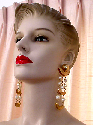 a beautiful VINTAGE COSTUME ESTATE ANTIQUE JEWELRY EARRINGS unsigned