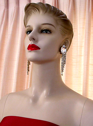 a beautiful VINTAGE COSTUME ESTATE ANTIQUE JEWELRY EARRINGS unsigned