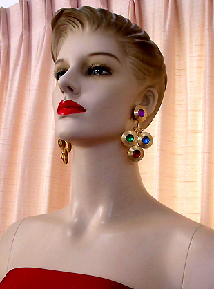 a beautiful VINTAGE COSTUME ESTATE ANTIQUE JEWELRY EARRINGS unsigned