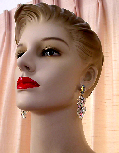 a beautiful VINTAGE COSTUME ESTATE ANTIQUE JEWELRY EARRINGS unsigned
