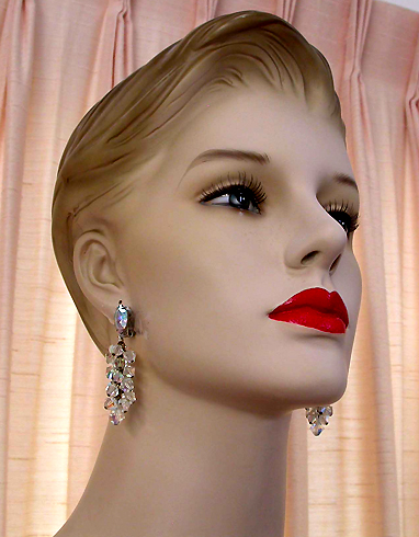 a beautiful VINTAGE COSTUME ESTATE ANTIQUE JEWELRY EARRINGS unsigned