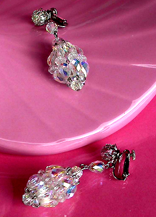 a beautiful VINTAGE COSTUME ESTATE ANTIQUE JEWELRY EARRINGS unsigned