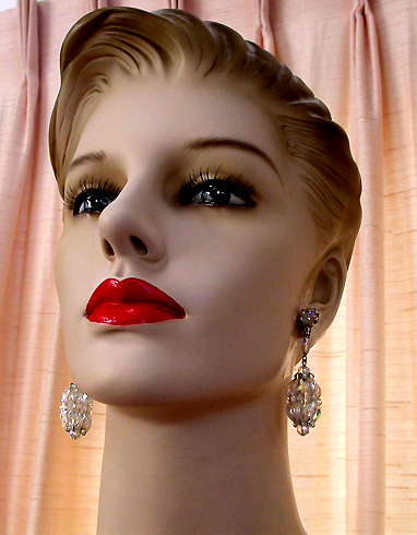 a beautiful VINTAGE COSTUME ESTATE ANTIQUE JEWELRY EARRINGS unsigned