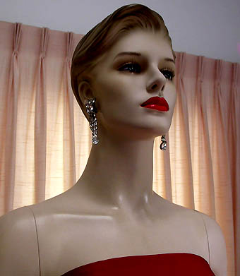 a beautiful VINTAGE COSTUME ESTATE ANTIQUE JEWELRY EARRINGS unsigned