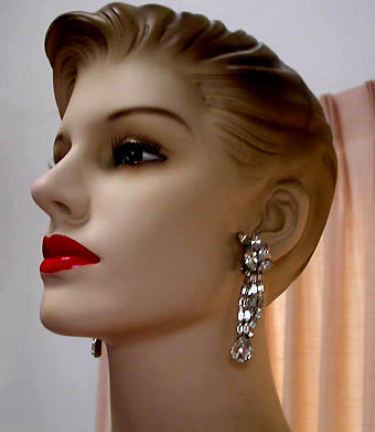 a beautiful VINTAGE COSTUME ESTATE ANTIQUE JEWELRY EARRINGS unsigned