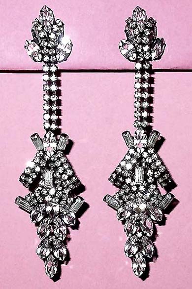 a beautiful VINTAGE COSTUME ESTATE ANTIQUE JEWELRY EARRINGS unsigned
